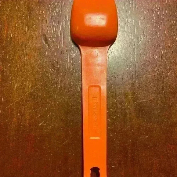 Vintage Orange Tupperware Replacement 1-1/2 TSP ~ 1 TSP size Measuring Spoon - Picture 3 of 3